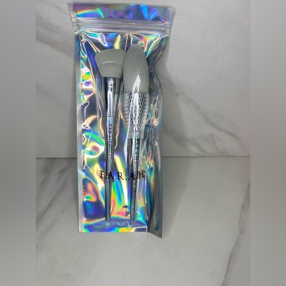 2 for $15 or 3 for $20 F.A.R.A.H. Essential Duo brush set